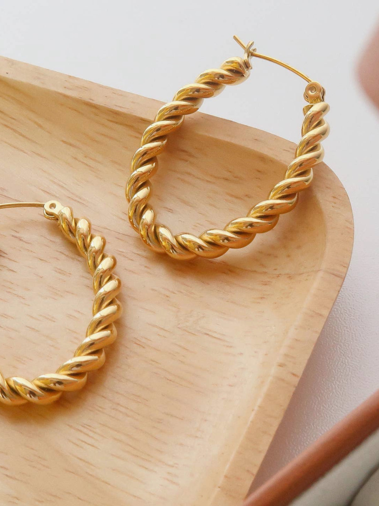 Braided hoop
